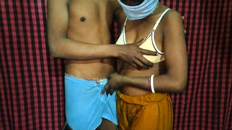 Sexy_Sali: バービーは夜に義理の義理の兄に電話をかけ、彼と関係を持ちました