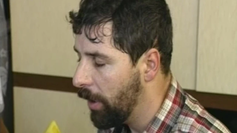 VHS-Vixxxen: उसका चेहरा आउच कहता है क्योंकि वह उसके बटहोल में जोर देता है