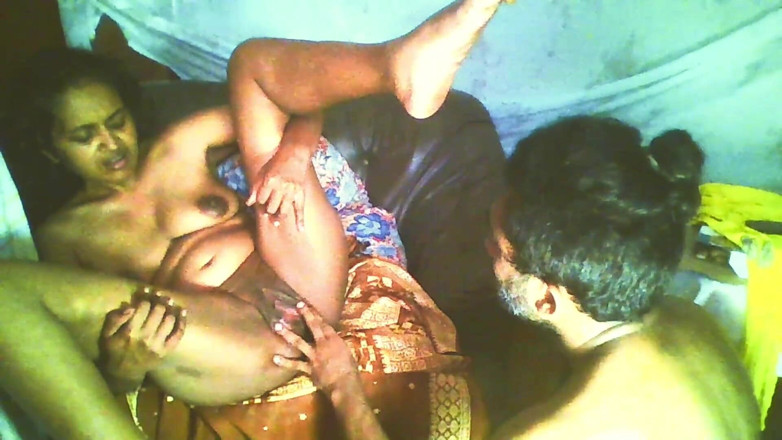 Tina Baby: Lanka macho servo seduzido por milf