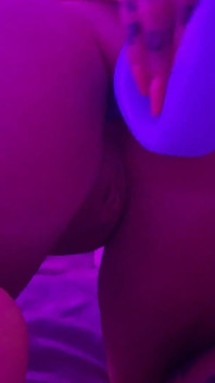마이크를 사용하여 생일 Douche 방귀