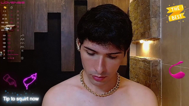 Diego_latinboy: Hubená Kolumbijka s obrovským tlustým ptákem je nadržená v koupelně...