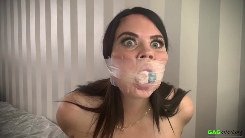 Gag Attack: Terri - gag bertelanjang atas diri