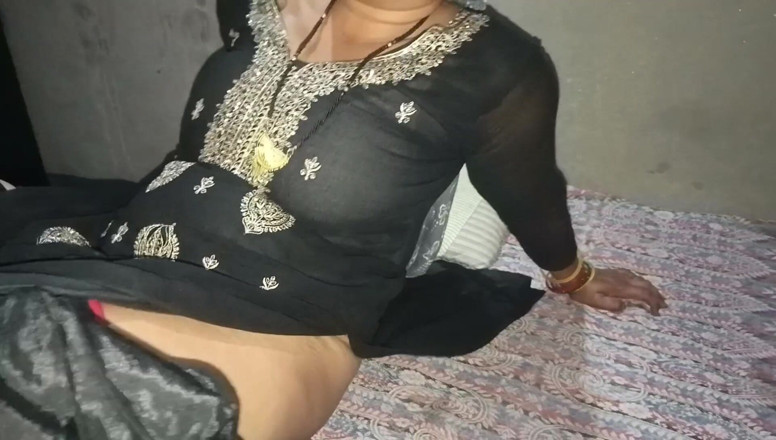 Savita5343: Kakak ipar indiaku mergokin aku lagi asik masturbasi memekku di...