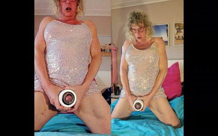 TSLillySophie: TS Lilly Sophie knullar sin röv med dildo och försök...