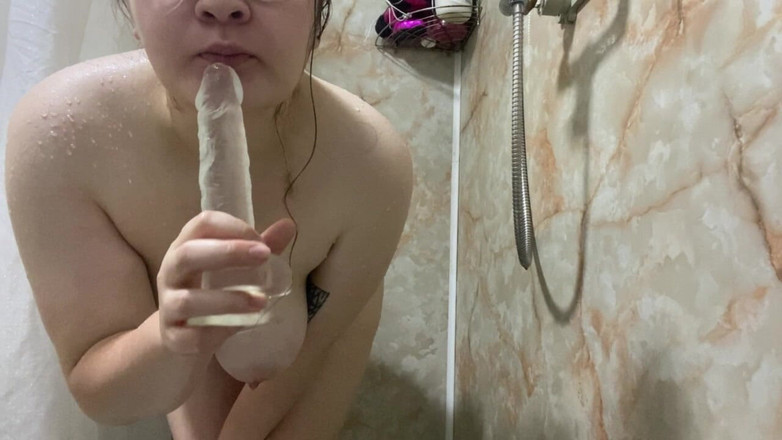 MilkyWay: Sappige wast onder de douche en streelt zichzelf. Masturberen onder...