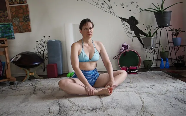 Aurora Willows: Goddess Aurora Willows Sexy Yoga