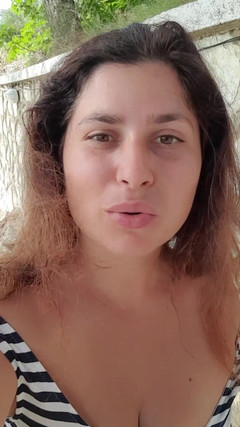 ExpressiaGirl: Prsatá kočička Expressiagirl masturbuje, prsty se tvrdě a chatuje s...