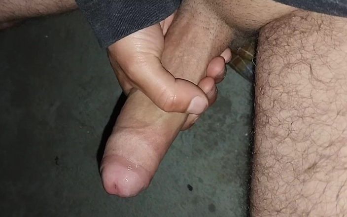 Charrterr: Eu amo me masturbar ao ar livre