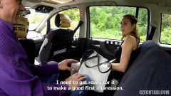 Czech Taxi: Vreemdgaande brunette