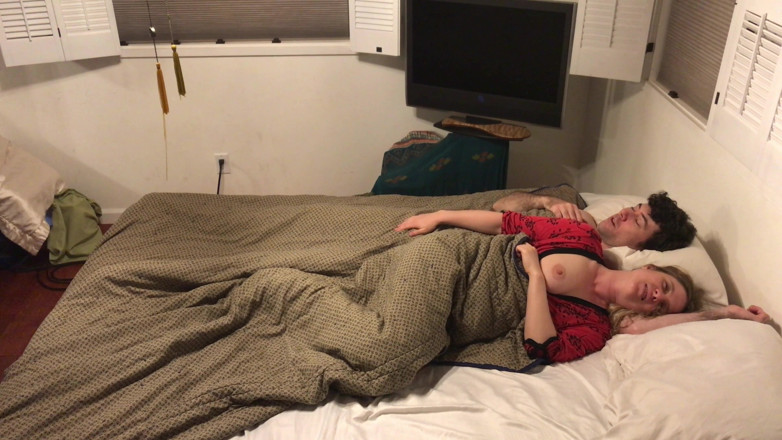 Erin Electra: Madrastra Comparte Cama Con Hijastro