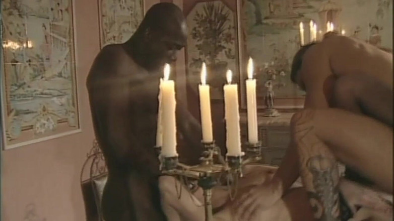 Inhonorof porn: Za Maskou, Běloch, Černoch a Děvka: Trojka S anální a Voskovou...