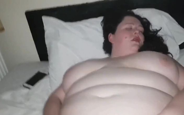 Real homemade BBW BBC porn: Mff liếm âm hộ ngón tay trong khi đưa bbc doggy sâu...