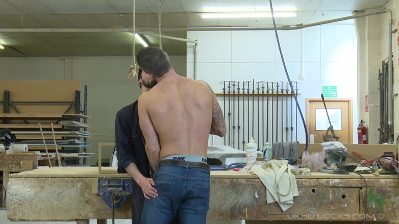 UK Hot Jocks: Netezire și umplere