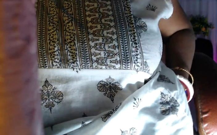 HotGirl21: 德西辣妹的胸部乳头吮吸假阳具阴户啪。