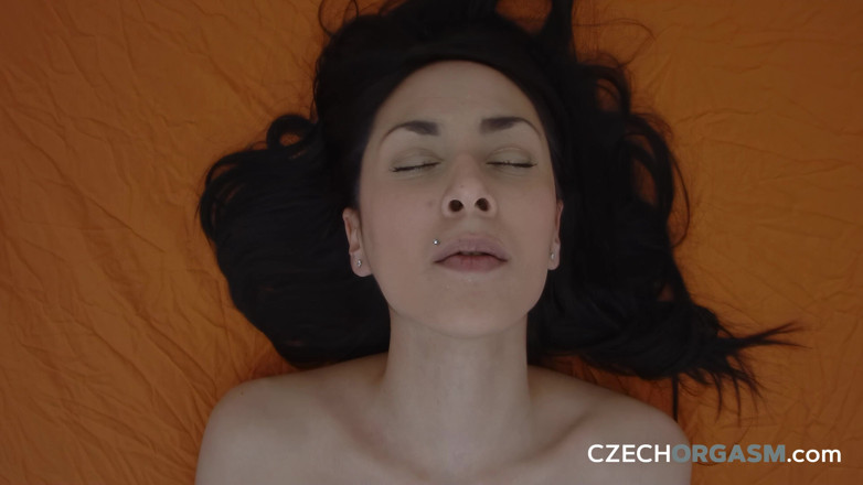 Czech Orgasm: Çek orgazmı 171 esmer kendisiyle oynuyor 7