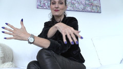 Lady Victoria Valente: Sotto sorveglianza dell'orologio: ti darò cinque minuti, poi lo farai!...