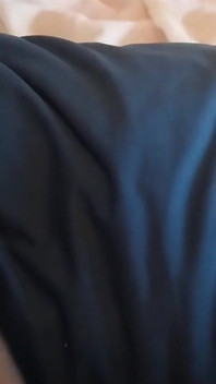 Sissygasm dulce în fustă drăguță, chiloți, colanți și tocuri