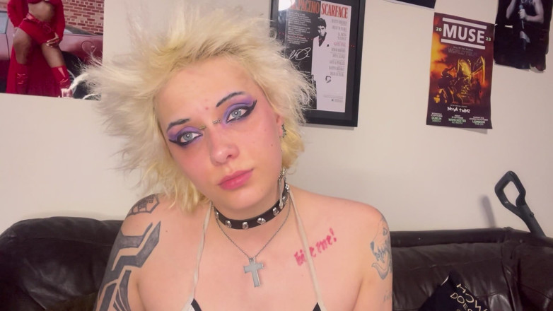 Glitterqueen1999: Comiendo a mi pervertido padrastro