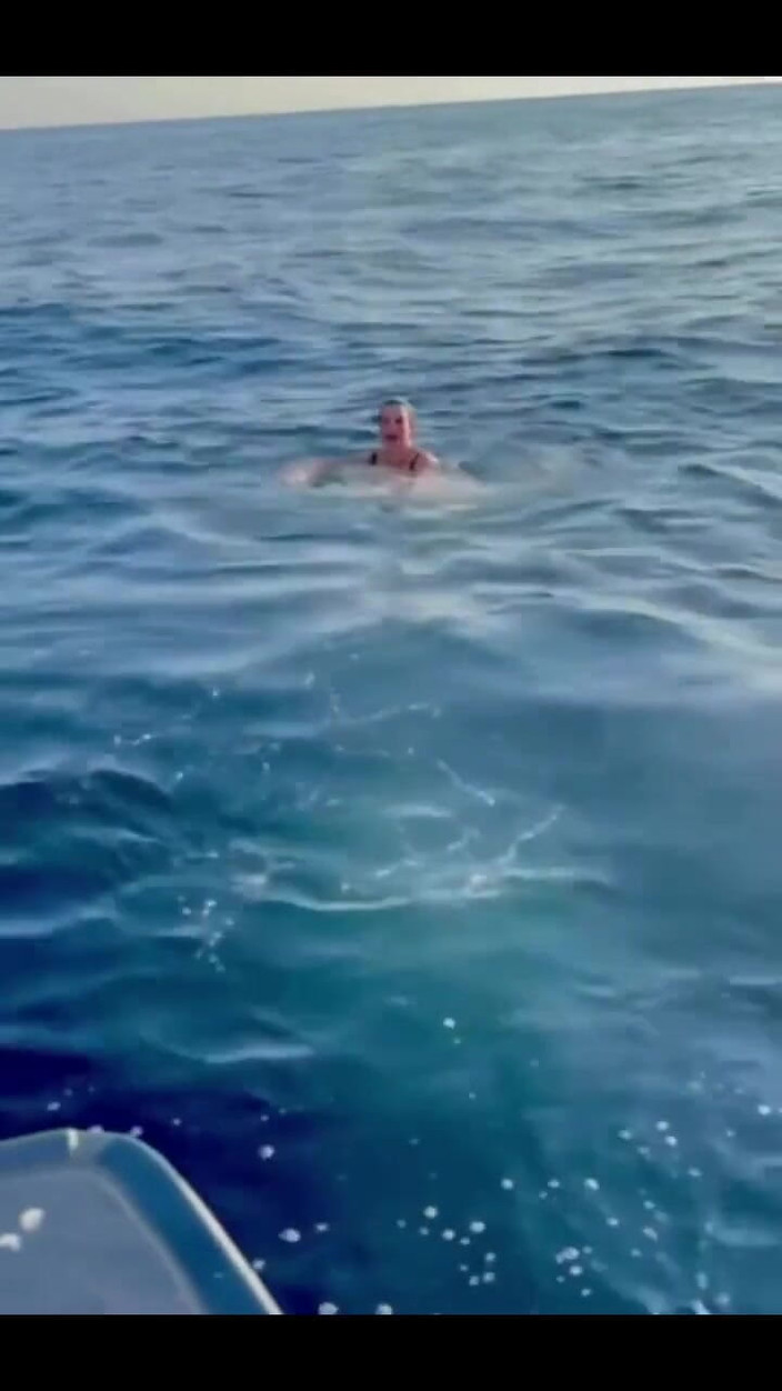 KarmenMilf: Férias no iate