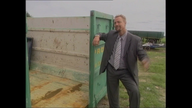 MMV films - The Original: Amateur Duitse slet neemt neukpartij buitenshuis in de boerderij