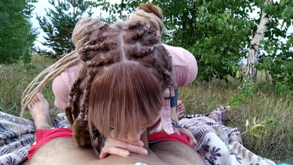 Foot Girls: Punheta com os pés no picknick