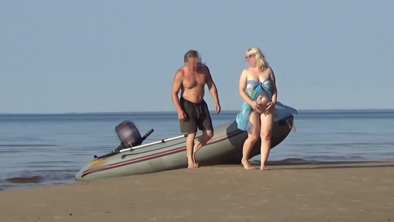 StrongSrg: Lodník spal s atraktivní turistkou