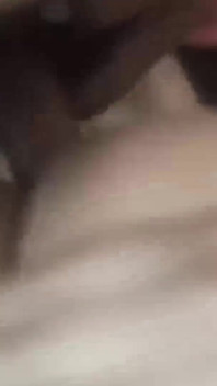 So heißes schönes analficken auf dem bett zu hause, stiefschwester