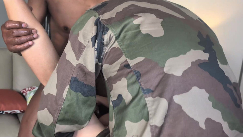 Matureandco: 法国的奶奶被两个巨大的黑人鸡巴操屁股