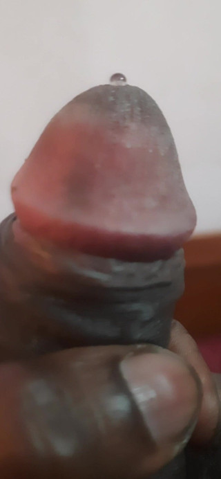 Lubina45: Muž si soukromě dělá radost doma.