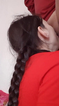 Il mio insegnante mi ha sedotto e mi ha fatto prendere la sua figa in bocca