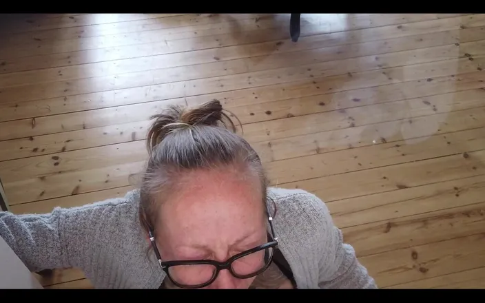 Skully inkson: Gagging Again