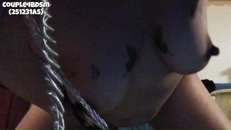 Couple4bdsm: निप्पल क्लैंप फ्रंट व्यू के साथ कुत्ते शैली में चुदाई 