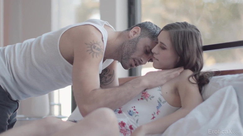 Erotica X: Eroticax - verwaand meisje daagt de tuinman uit om haar te...