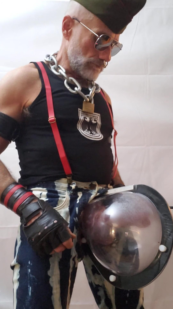 Muscles Cigar FFPig: Pipa papà pompa le palle e il cazzo in un...