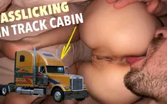 Tại sao các cô gái xuất tinh nhanh từ việc liếm đít trong cabin xe tải dưới chăn?