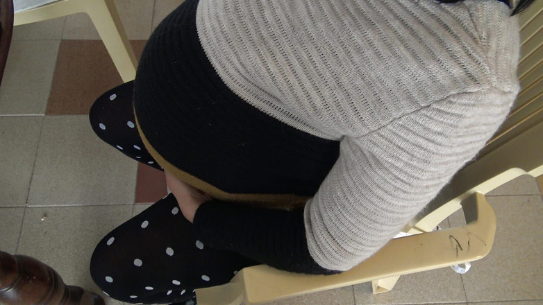 Stepmom Susan: Meu enteado queria ver como eu mijo da minha buceta...