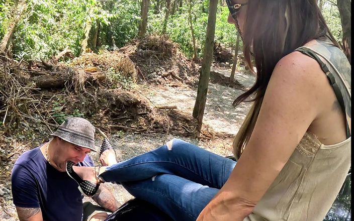 Mistressyammyboots: Jilat sepatuku yang runtuh