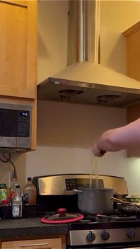 Akşam yemeği için spagetti yaptım!