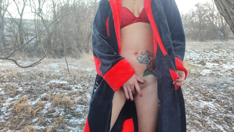 DirtyLubov: Pussy Masturbation and Urination Outdoors