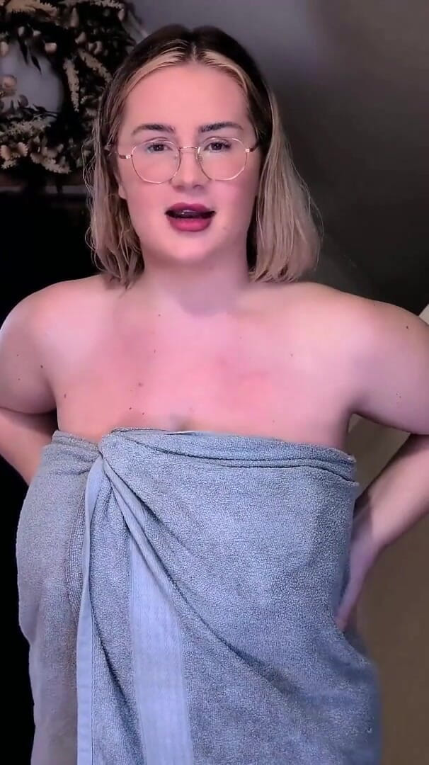 Masturbation with Dildo (JessieHH)