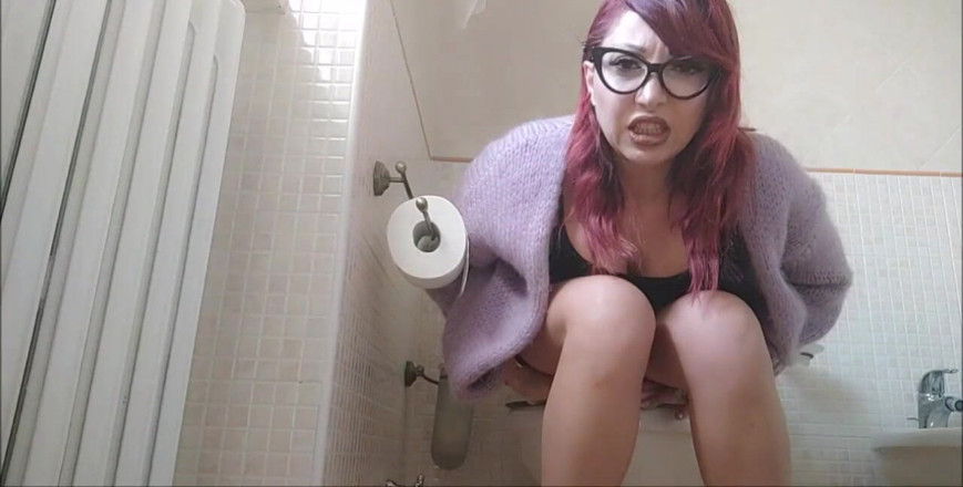 savannahamatoriale: Over 20 Minutes on the Toilet with That Farting Slut That...