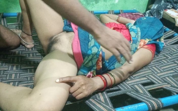 Pooja Sexy: Yengenin amcığı yatakta sikiliyor
