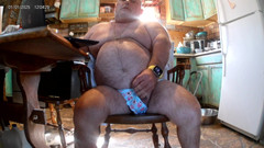 Mark Fletcher: Mark Fletcher, v hedvábných kalhotkách sleduje porno a jí moje...
