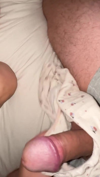 それをチェックしてみましょう。女の子が着実にiPhoneに突き刺さっている場合、お尻の匂いと味はどうなりますか?