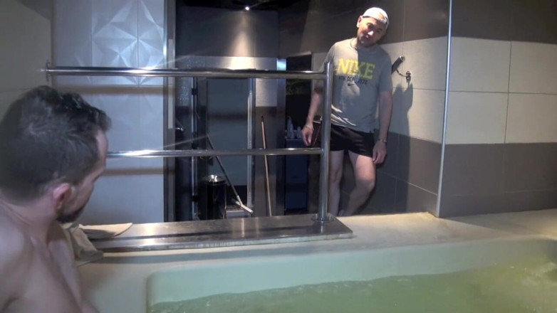 Gaybareback: Slut fucked in jacuzzi by 2 tops with XXL massive cocks
