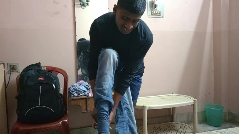 LinearOrnament35: Desi Boy