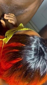 Gangbang s Mokrou kundičkou Ebony v Jejím novém domě