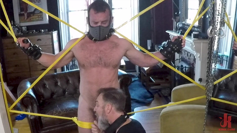 Kinky Bites Gay: Mike gaite peras susu