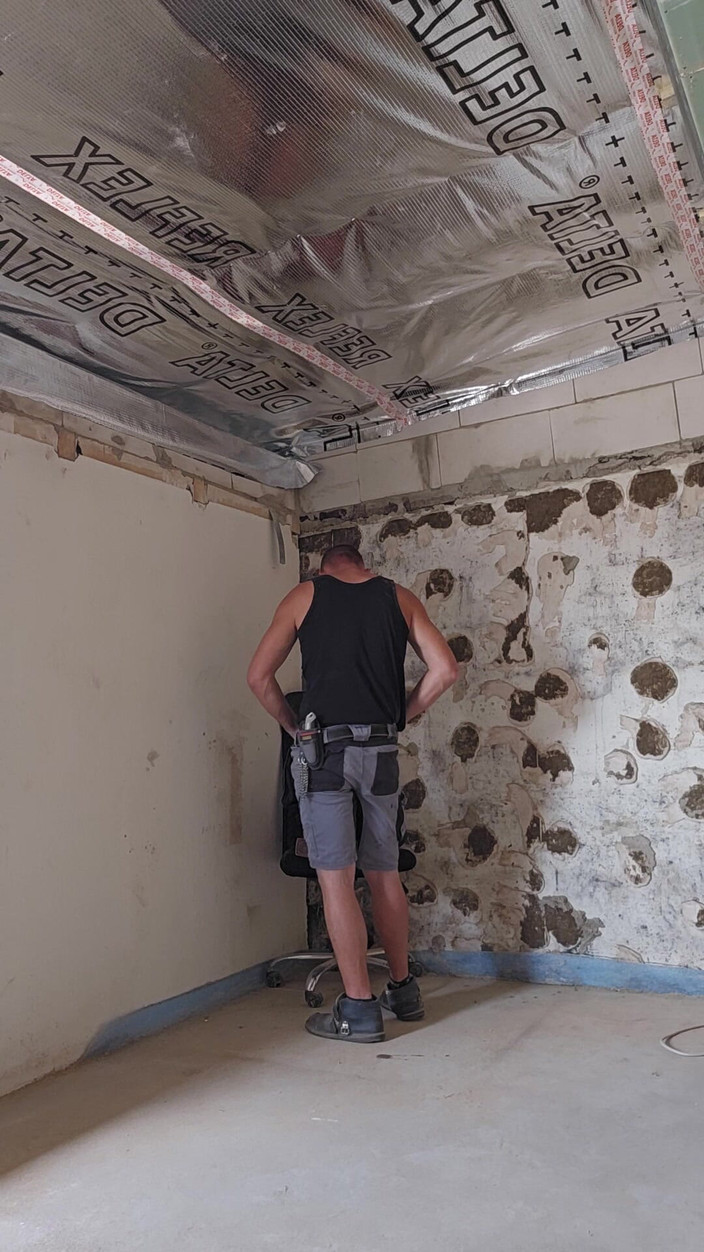 Chris_snoopy_91: 建設現場でまだムラムラしている、お尻に本物のチンポが必要