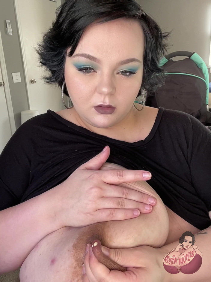 Peyton Thomas: Möpse mit dicken titten spielen